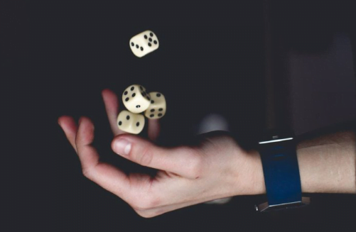 المتغير العشوائي،التوزيعات الاحتمالية،القيمة المتوقعة: Random variable, Probability Distributions, Expected Value